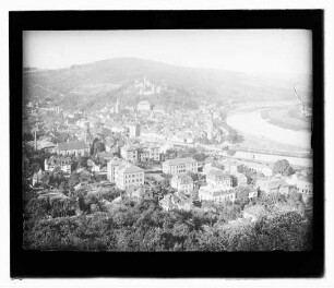 Blick aus Richtung Wartturm auf Wertheim mit Poststraße, Uihleinstraße, Mainspitze, altem Bahnhof, Burg und Altstadt