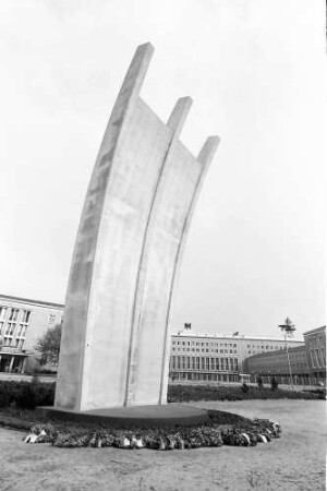 Berlin: Flughafen Berlin Tempelhof; Denkmal der Luftbrücke