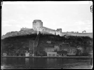 Rumeli-Hissar vom Bosporus aus