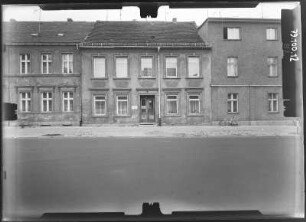 Neuruppin, Steinstraße. Wohnhaus. Straßenfront