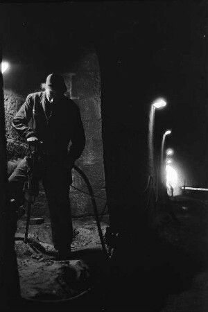 Istein: Bohrer im Tunnel