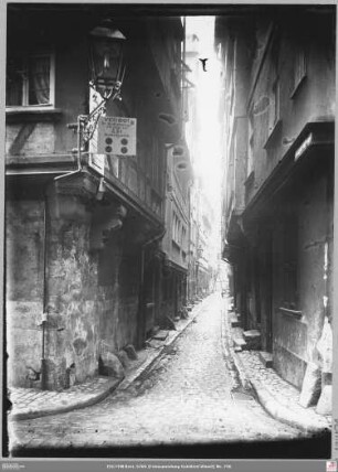 Metzgergasse von Osten, links Metzgergasse 16 und 14