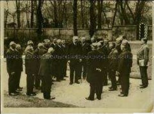 Reichspräsident von Hindenburg empfängt eine Delegation von Landwirten