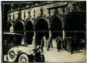 Erich Ludendorff verlässt die Stadtkommandantur im Rathaus von St. Quentin