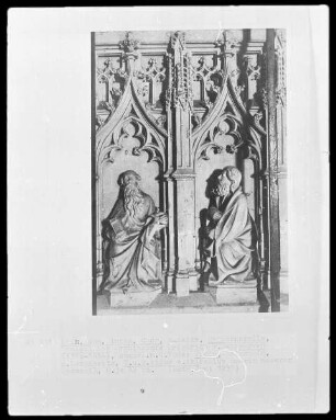 Grabmal des Erzbischofs Friedrich von Saarwerden — Apostel mit geschlossenem Buch auf den Knien