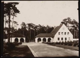 Kapelle auf dem Waldfriedhof Dahlem, Berlin: Rückansicht Eingangsgebäude