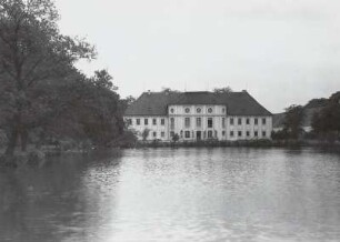 Schloss Königswartha, Ansicht über den Teich