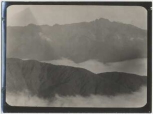 Blick von Tola auf die Berge von Consata, Toana und andere