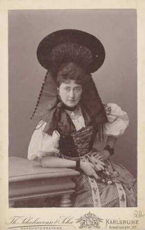 Margarethe Leidig in badischer Tracht