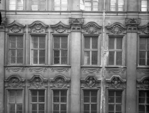 Bautzen, Innere Lauenstraße 2. Wohnhaus mit Laden ((sogenanntes Grütznersches Haus) 1720/1724). Fassadendetail der Nordseite