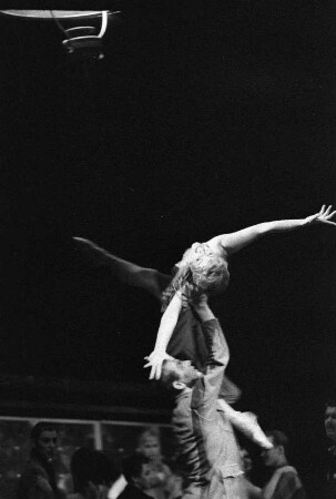 Szenenbilder aus "Neue Odyssee", Ballett in 5 Bildern von Albert Burkat mit Musik von Victor Bruns. Staatsoper Berlin, 01.03.1962