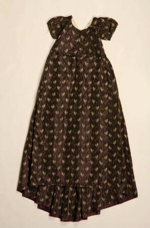 Kleid mit hochliegender Taille