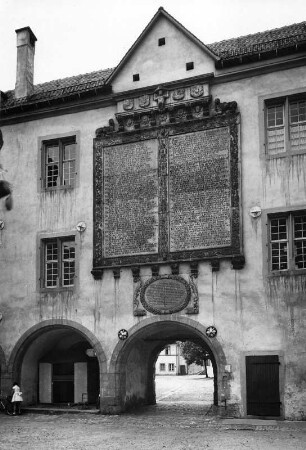 Bad Bergzabern. Ehemaliges herzogliches Schloss (1561-1579; M. und H. Becht nach Entwurf von A. Tretsch, 1720-1725). teilansicht mit Tordurchfahrt