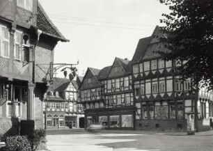 Wolfenbüttel, Stadtmarkt : Wolfenbüttel. Stadtmarkt mit Ratskeller, Nr. 2/4. Blick zur Langen Herzogstraße