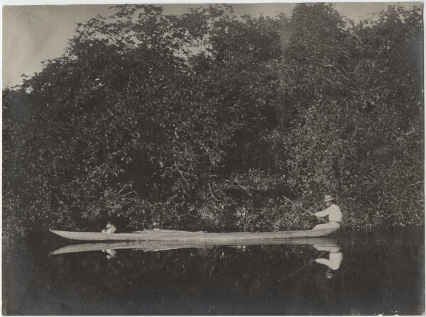 Guató in a dugout canoe on the Caracara River