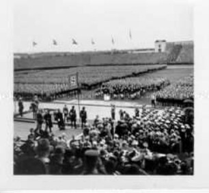 Raumbildband. Reichsparteitag der Arbeit. 100 Bilder. Beim Appell der Hitler-Jugend. 480000 Hitlerjungen und 5000 Mädel des BDM.