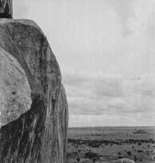 Felswand (Ostafrika-Expedition Kayser 1936)