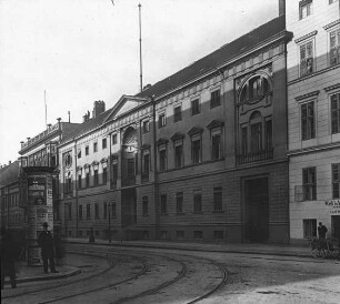 Berlin, Massowsches Haus, ehem. Militärkabinett (Behrenstr. 66). Friedrich Wilhelm Conrad Titel