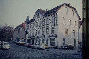 Grabbestraße, Detmold, großes Eckhaus; farbig