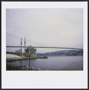 Ortaköy-Moschee an der Bosporus-Brücke in Istanbul