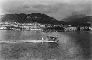 Europa, Wasserflugzeug im Hafen einer Stadt