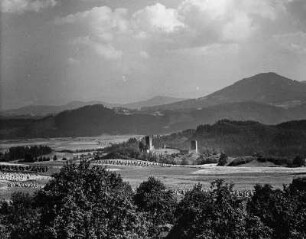 Liebenfels-Hochliebenfels. Landschaft mit Burgruine (1333)