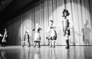 Basel: Tag der Frau; polnische Tanzgruppe aus Krakau