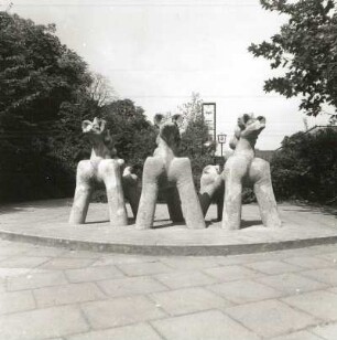 Pferde : Pferde. Kunststein.Cottbus, am kleinen Speewehr
