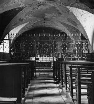 Middelheim. Gruftkapelle. Untere Kapelle Maria Schnee (m 1700). Inneres zum Altar