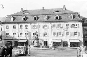 Donaueschingen: Donaueschinger Musiktage; Straße zur Pfarrkirche mit Barockhaus am Dianabrunnen
