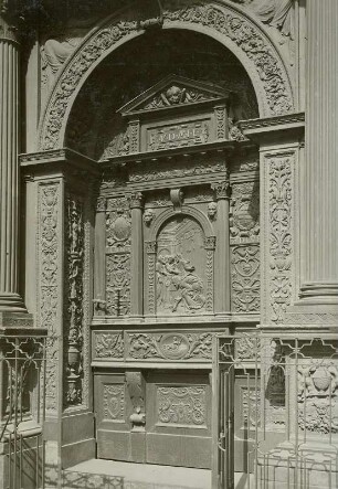 Schloßstraße, Portal der ehem. Schloßkapelle