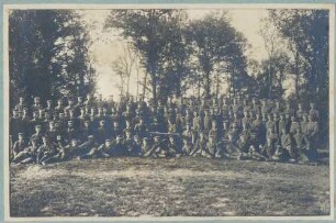 Foto der 1. Kompanie des Leib-Grenadier-Regiments 109 im Lager Merles-Süd zwischen Romagne und Villers