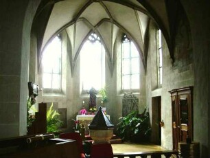 Langhaus Innen-Bubenhofensche Kapelle (1499) nach Süden in Übersicht mit Ausstattung