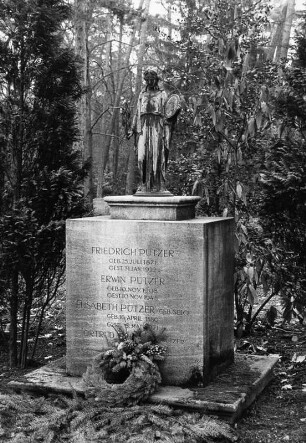 Friedrich Pützer; Darmstadt, Am Waldfriedhof 25 L 8 a 51