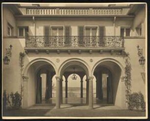 Haus am See: Innenhof, Blick Richtung Gartensaal und Wannsee