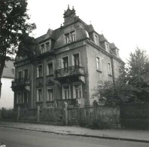 Dresden-Trachau, Reichenberger Straße 4. Wohnhaus. Um 1900. Straßenansicht mit Einfriedung