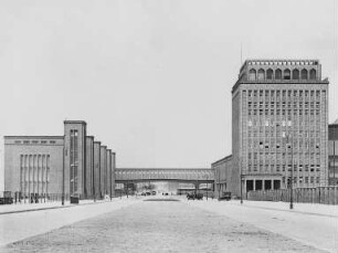 Rummelsburg, Großkraftwerk, von Südosten gesehen : 70001686Technikgeschichte | Technik und Wirtschaft | Klingenberg, vom Werden und Sein eines Großkraftwerkes in Berlin-Rummelsburg | in Tätigkeit