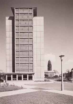 St. Petersburger Straße : Studentenwohnhochhaus