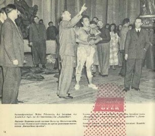Walter Felsenstein bei der Inszenierung der "Zauberflöte" in der Komischen Oper