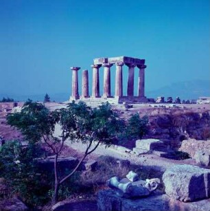 Alt-Korinth. Apollontempel über der Agora