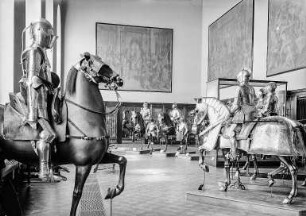 Historisches Museum. Saal 6 : Johanneum, Obergeschoss. Historisches Museum. Saal 6 Renaissancesaal mit Prunkharnischen