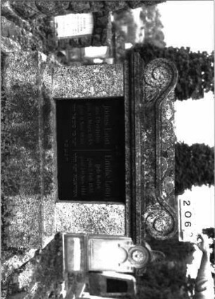 Grabstein 2062 (Index: 100096950) Maße HxBxT: 130x129x22 cm Besonderheit: Doppelgrab für Eheleute: Grabstein 2062