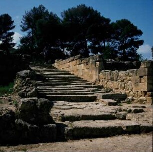 Agia Triada. Minoischer Palast : Kreta, Agia Triada. Minoischer Palast. Die große Freitreppe zum Obergeschoss