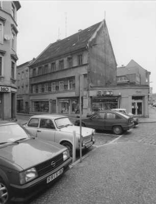Meißen-Altstadt, Marktgasse 7. Wohnhaus mit Läden (M. 19. Jh. ?). Straßenansicht mit Anbau