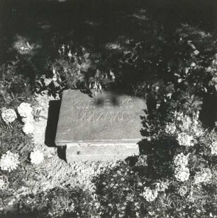Auerbach. Ehrenmal für die gefallenen Helden der Sowjetarmee (1974). Urnengrab des Michail Koltschenko