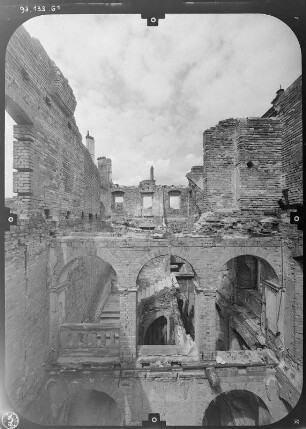 Bad Muskau. Ruine des Neuen Schloßes. Innenansicht