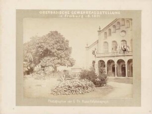 Partie vor der Ausstellungshalle bei der Oberbadischen Gewerbeausstellung in Freiburg i. Br.