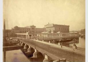 Blick von der Friedrichsbrücke auf die Nationalgalerie und das Neue Museum