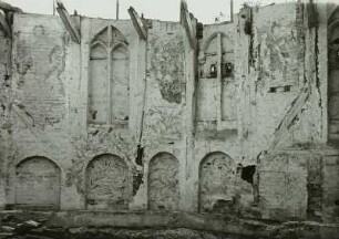 Güstrow, Gertrudenplatz 1. Gertrudenkapelle (1401/1500). Inneres mit Resten der mittelalterlichen Bemalung während der Restaurierung 1936-1938