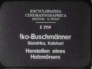 !ko-Buschmänner (Südafrika, Kalahari) - Herstellen eines Holzmörsers